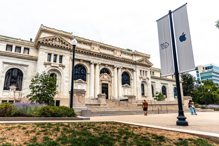 Zeynep Orhan: İngilizce Öğretmeni